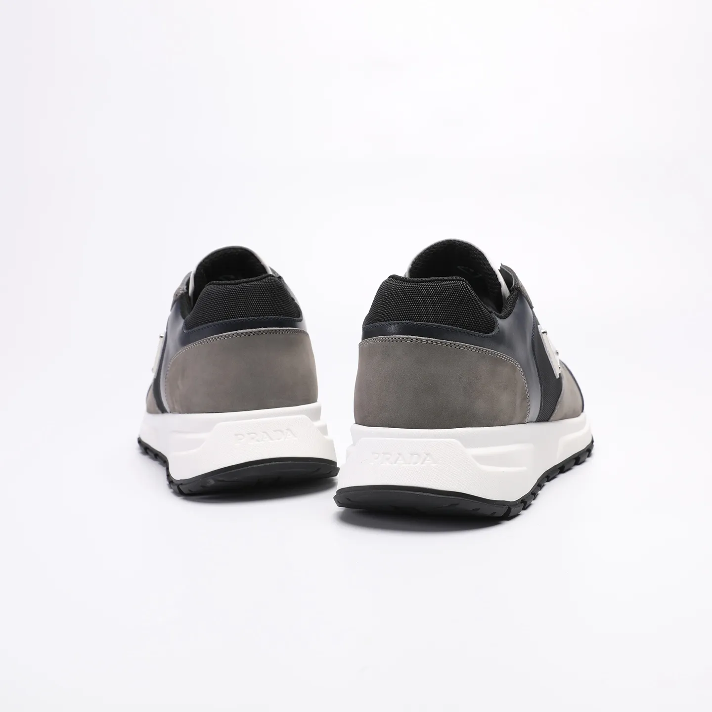 Batch 580 [PRADA] Men's shoes are popular in the counter, official website synchronization, high-quality shipments. Fabric: original cowhide with snakeskin. Lining: cowhide feet + cowhide lining. Outsole: original TPU + foam. Size: 38-46